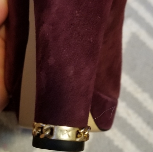 Michael Kors Burgundy platform pump’s  are 1 inch platform just around 4 inches - Picture 5 of 14